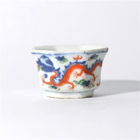A small Chinese wucai cup