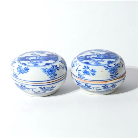 A pair of blue and white porcelain boxes