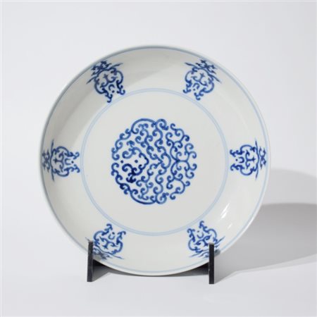 A Chinese blue and white porcelain dish
