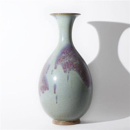 A Chinese 'Ge' type porcelain vase