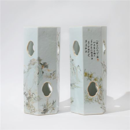 A pair of Chinese hat stands