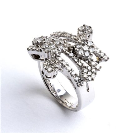 Anello in oro e diamanti in oro bianco 18k, motivo di steli e fiori in...