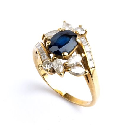 Anello in oro con zaffiro e diamanti in oro giallo 18k, incastonato con...