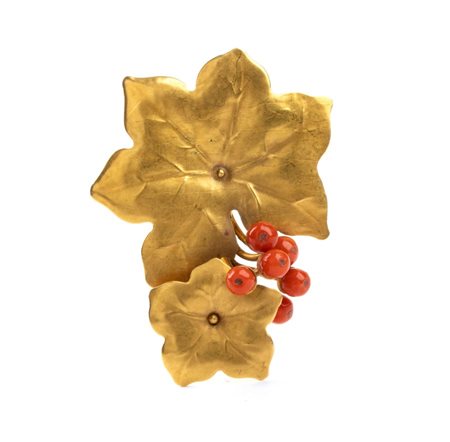 Spilla in oro con corallo Mediterraneo in oro giallo, a forma di foglie di...