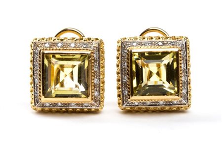 Paio di orecchini in oro con quarzi verdi e diamanti in oro giallo 18k,...