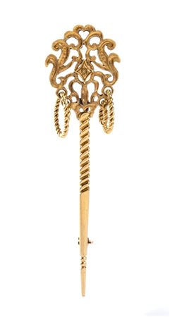 Spilla in oro modello a spadino, traforata a motivi vegetali con anelli...