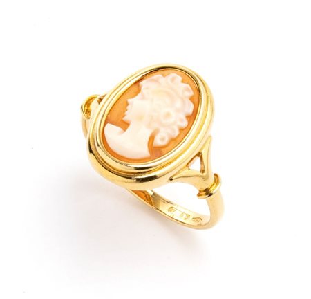 Anello in oro con cammeo Italia, XX secolo montatura in oro giallo 18k con...