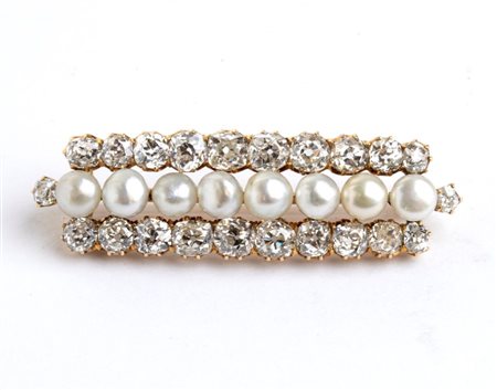 Spilla con diamanti e perle Anni '30 in oro giallo 14k, di forma...