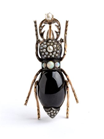 Spilla russa in oro con ambra, opali e perle San Pietroburgo, fine XIX secolo...