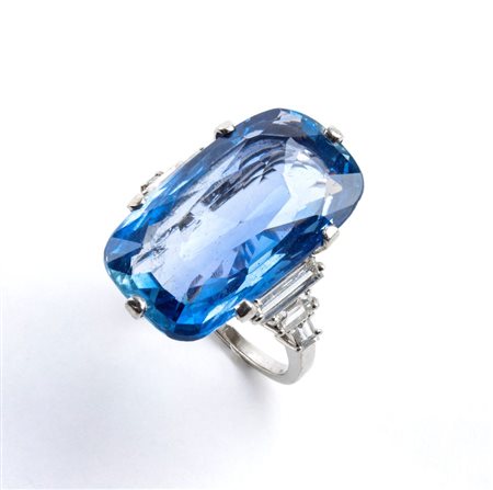 Anello in oro bianco con diamanti e zaffiro centrale in oro bianco 18k,...