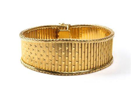 Bracciale in oro anni '60 del XX secolo a fascia flessibile satinata, in oro...