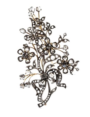 Spilla in argento e oro con diamanti e zaffiri fine XIX secolo in argento ed...