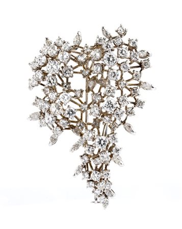 Spilla in oro e diamanti Anni '80 in oro bianco, raffigurante un tralcio...