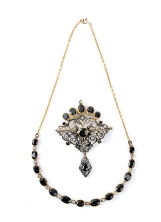 Collana e spilla - pendente in oro e argento con diamanti e zaffiri in oro...