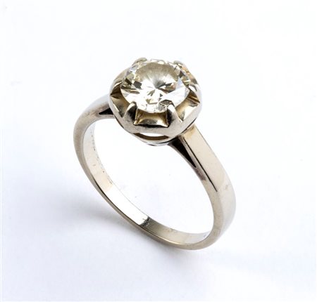 Anello in oro con diamante metà XX secolo in oro bianco, con diamante...