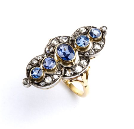 Anello in oro, argento, diamanti e zaffiri fine XIX secolo montatura in oro...
