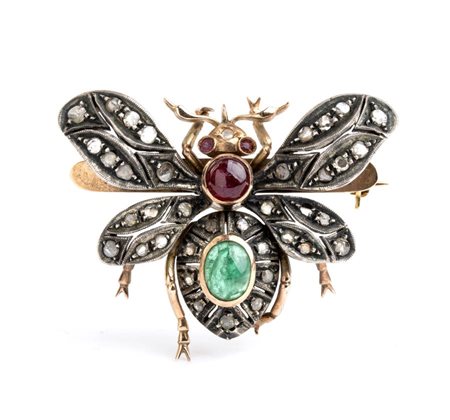 Spilla in oro e argento con diamanti, rubino e smeraldo inizio XX secolo in...