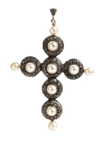 Pendente a croce in oro e argento con perle e diamanti montatura in argento...