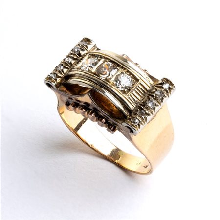Anello a fascia in oro con diamanti Anni '40 con motivo a volute in oro...