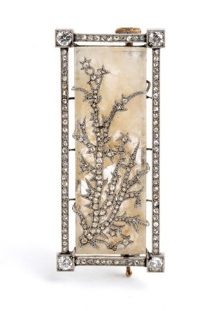 Spilla in platino con diamanti e cristallo di rocca Anni '30 di forma...