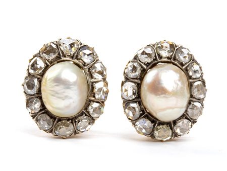 Paio di orecchini in oro con diamanti e perle anni '60 del XX secolo in oro...