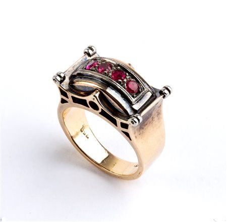 Anello in oro, argento e rubini in oro giallo 18k ed agento, incastonato con...