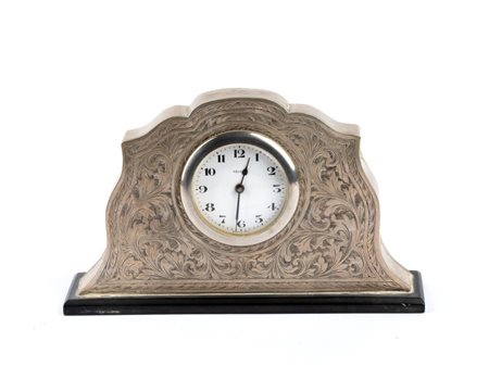 Orologio da tavolo italiano in argento XX secolo Altezza x larghezza x...