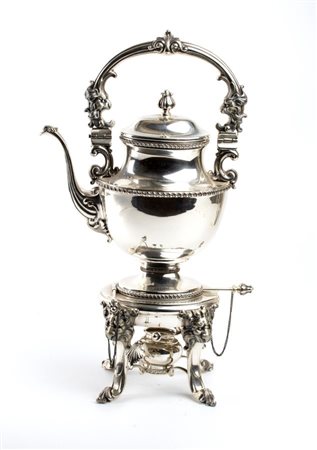 Samovar italiano in argento XX secolo Altezza x larghezza x profondità: 54 x...
