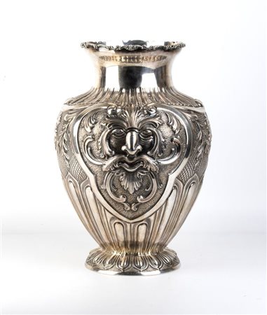 VIBEC di Becci Liliana & C. Vaso italiano in argento Milano, XX secolo...