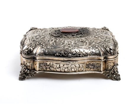 Scatola italiana in argento XX secolo Altezza x larghezza x profondità: 26 x...