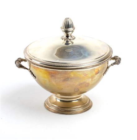 Zuppiera italiana in argento XX secolo Altezza x larghezza x profondità: 25,5...