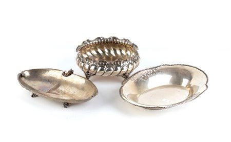Gruppo di 3 cestini in argento XX secolo Peso complessivo: 1175 gr. Peso...