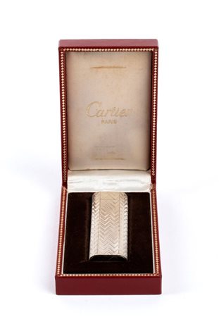 CARTIER Accendino Anni '80 corpo satinato a motivi geometrici e placcato in...