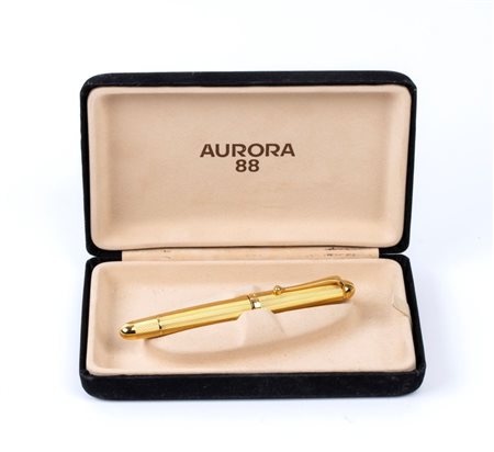 AURORA Serie 88: penna stilografica laminata in oro con caricamento a...
