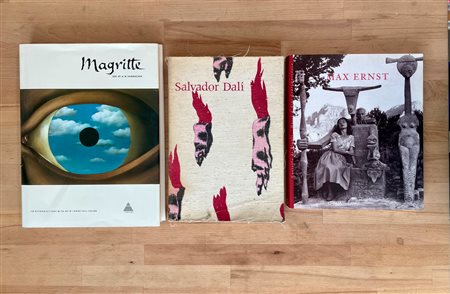 SURREALISMO (DALÌ, ERNST, MAGRITTE) - Lotto unico di 3 cataloghi