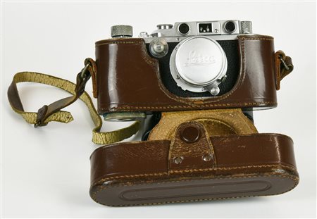 MACCHINA FOTOGRAFICA ANALOGICA LEICA - D.R.P. IIIB numero di serie: 339675...