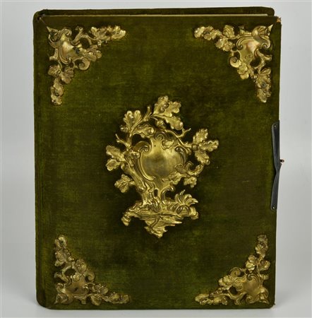 ALBUM FOTOGRAFICO rilegatura in velluto verde con inserti in metallo...