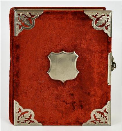 ALBUM FOTOGRAFICO rilegatura in velluto rosso con inserti in metallo...