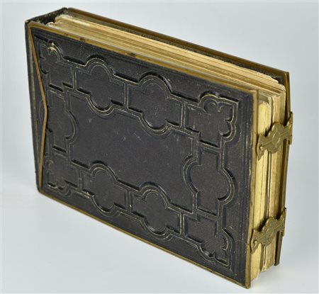 ALBUM FOTOGRAFICO rilegatura in pelle con incisioni decorative e inserti in...