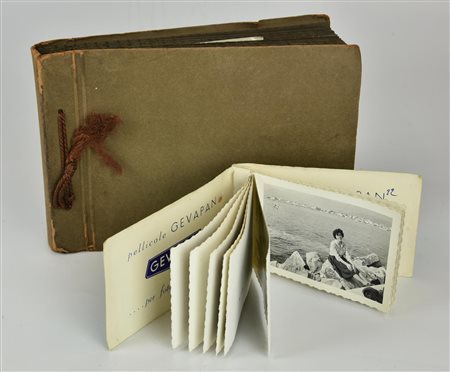 COPPIA DI ALBUM FOTOGRAFICI composto da: - album fotografico con rilegatura...