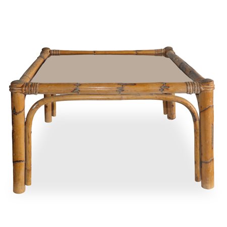 Tavolo basso con piano in vetro