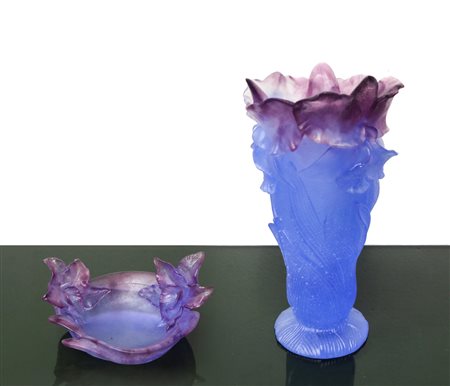 Daum France - Vaso e piccolo piatto in cristallo Daum mod. Orchidea, 20th century