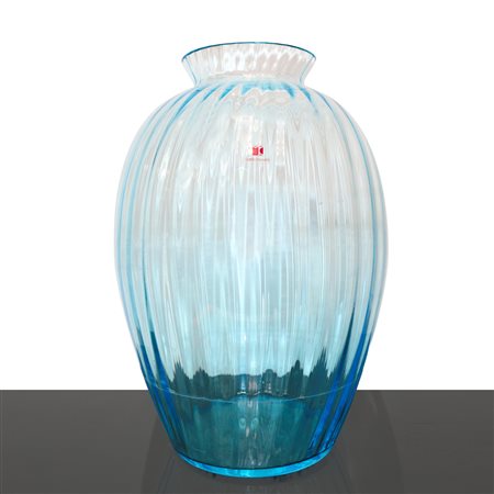 Carlo Moretti (1958)  - Vaso lobato nei toni dell'azzurro