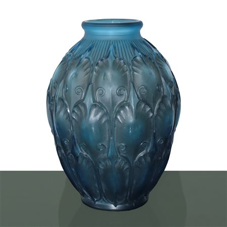Val St.Lambert - Vaso in cristallo azzurro polvere, 1925 approx.