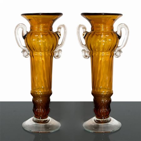 Coppia di piccoli vasi in vetro di Murano nei toni del giallo pagliesco