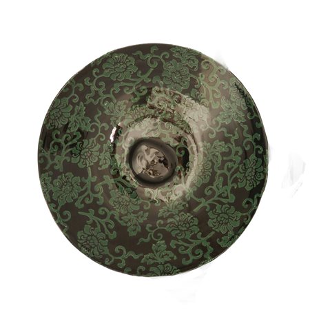 Sia  Home Design - Piatto in maiolica a motivi floreali verdi su base nera, France 20th century
