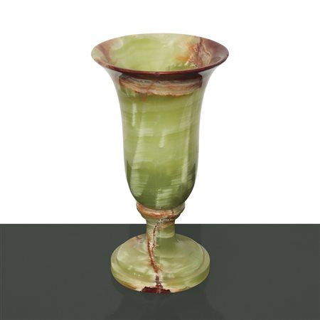 Vaso in onice sui toni del verde, 20th century