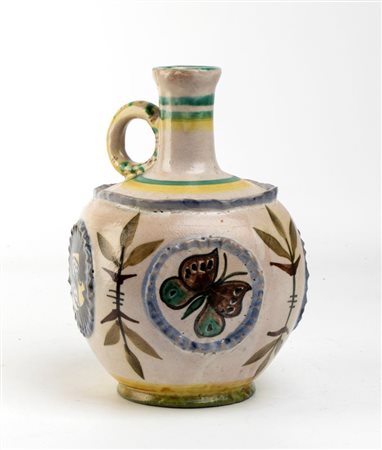 Versatoio con decorazione a rilievo di animali