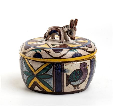 GUNTHER STUDEMANN
(Berlino  1890 - 1981)
<br>Burriera con impugnatura a forma di asinello e decorazioni geometriche