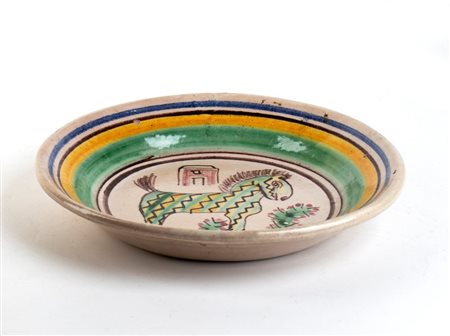 GUNTHER STUDEMANN
(Berlino  1890 - 1981)
<br>Piatto circolare con decorazione di cavallo a disegni geometrici